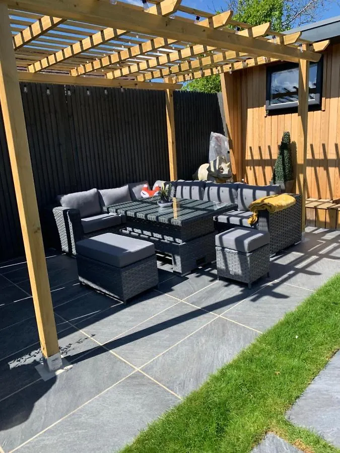 Lindas Lodge Free Parking Air Con Plus Provisions Included Brighton