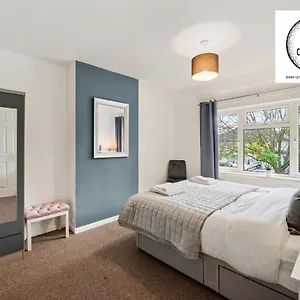 Large 3 Bedroom House With Parking & Garden By Cherry Short Let's & Services Accomodation Apartment Cambridge (Cambridgeshire)