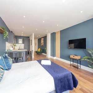 Apartment 2cq*morden Studio Flat *moments Away From Seafront, Brighton