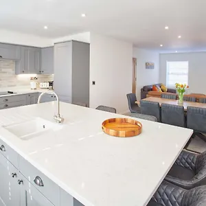 Host & - Lemonade Arch Holiday home Whitby
